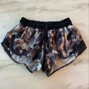 Lululemon Hotty Hot Low-Rise 2.5" with Strings Size 4